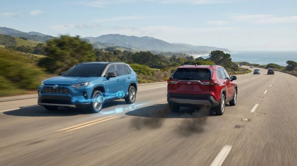 Quali sono i vantaggi dell'uso di auto ibride rispetto ai veicoli a combustione interna?